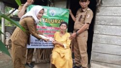 Kepala Tiyuh Mulya Jaya Serahkan Bantuan Langsung Tunai Dana Desa 2025