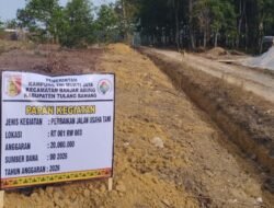 Pemkam Tri Mukti Jaya Realisasikan DD 2026 untuk Perbaikan Jalan Usaha Tani Senilai Rp20 Juta